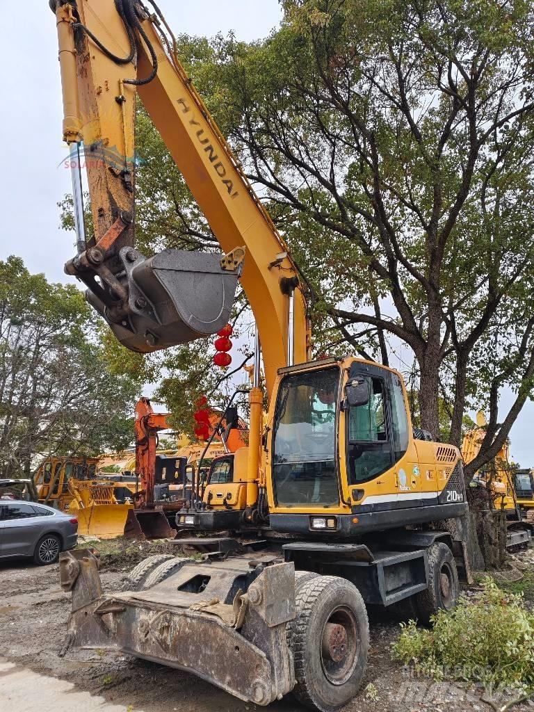 Hyundai R210W-9 Колесни екскаватори
