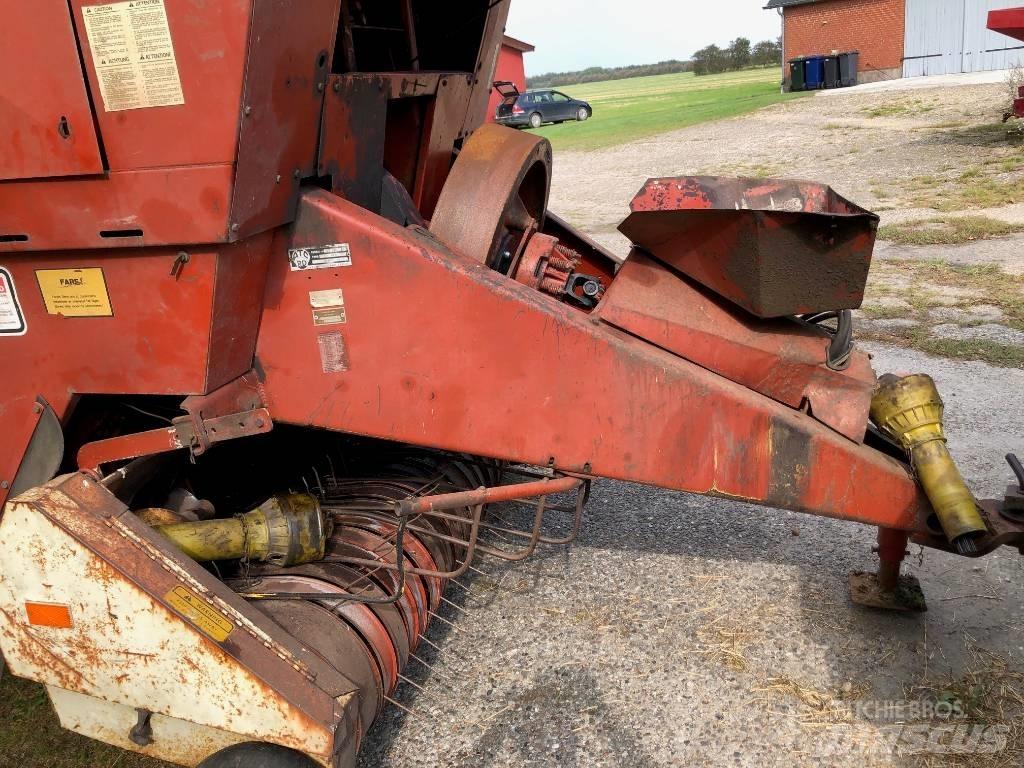 Hesston 4800 Балопреси квадратни
