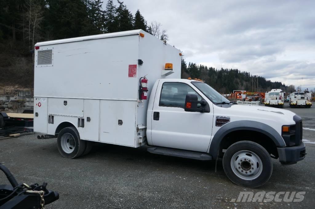 Ford F 550 Общински/универсални превозни средства
