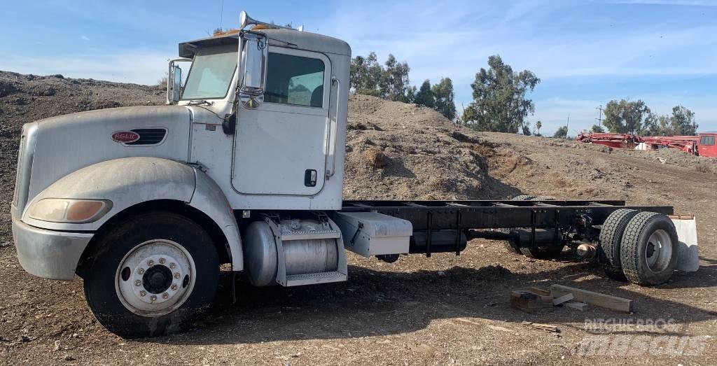Peterbilt 335 Самосвал