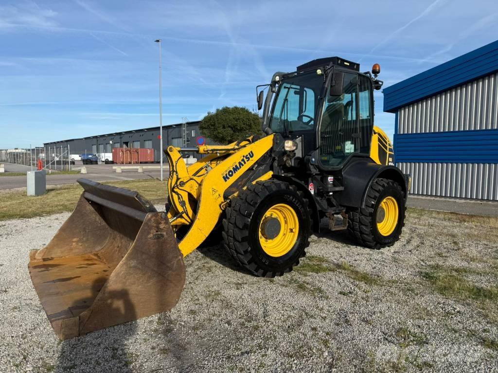 Komatsu WA100 M-7 Колесни товарачи
