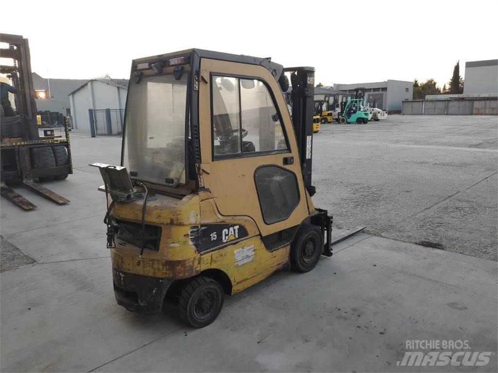 CAT GP15N Камиони с АГУ