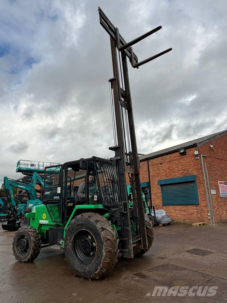 JCB 926 Дизелови камиони