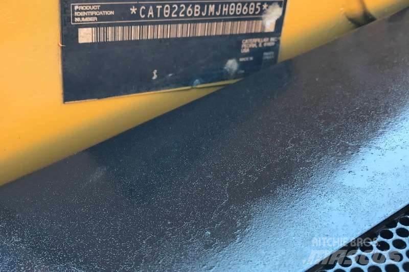 CAT 226B Други