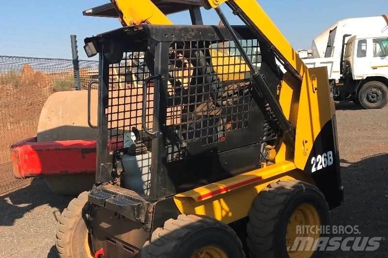 CAT 226B Други