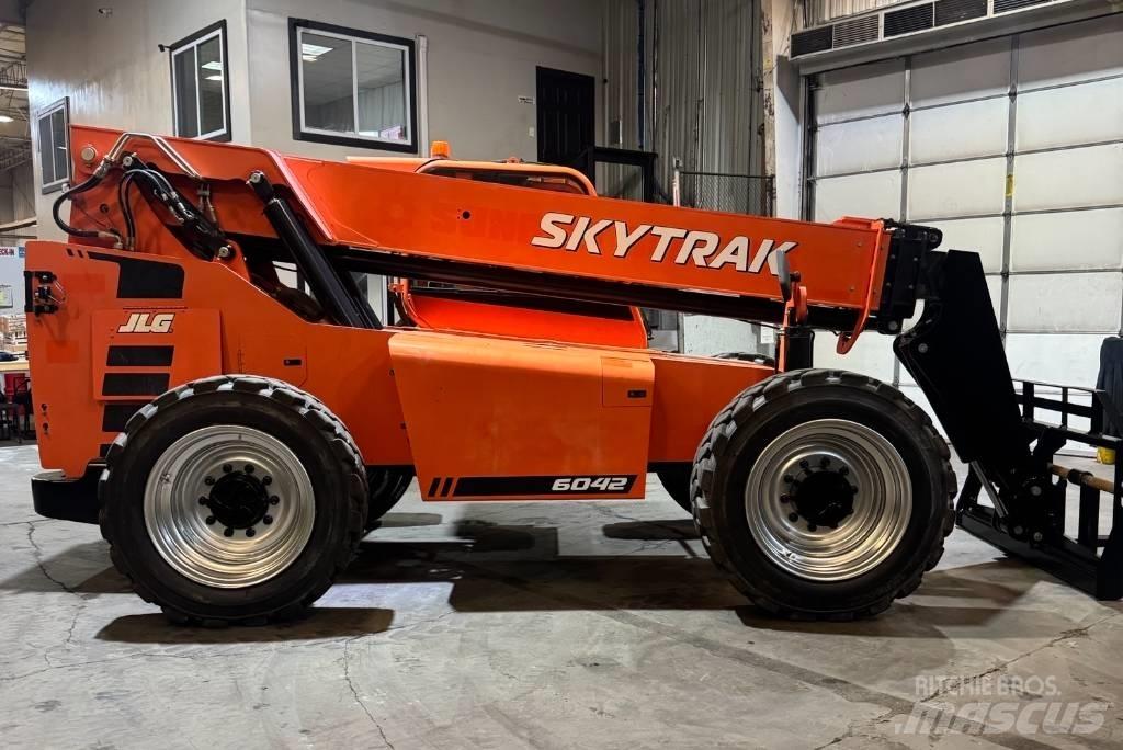 SkyTrak 6042 Телескопични товарачи