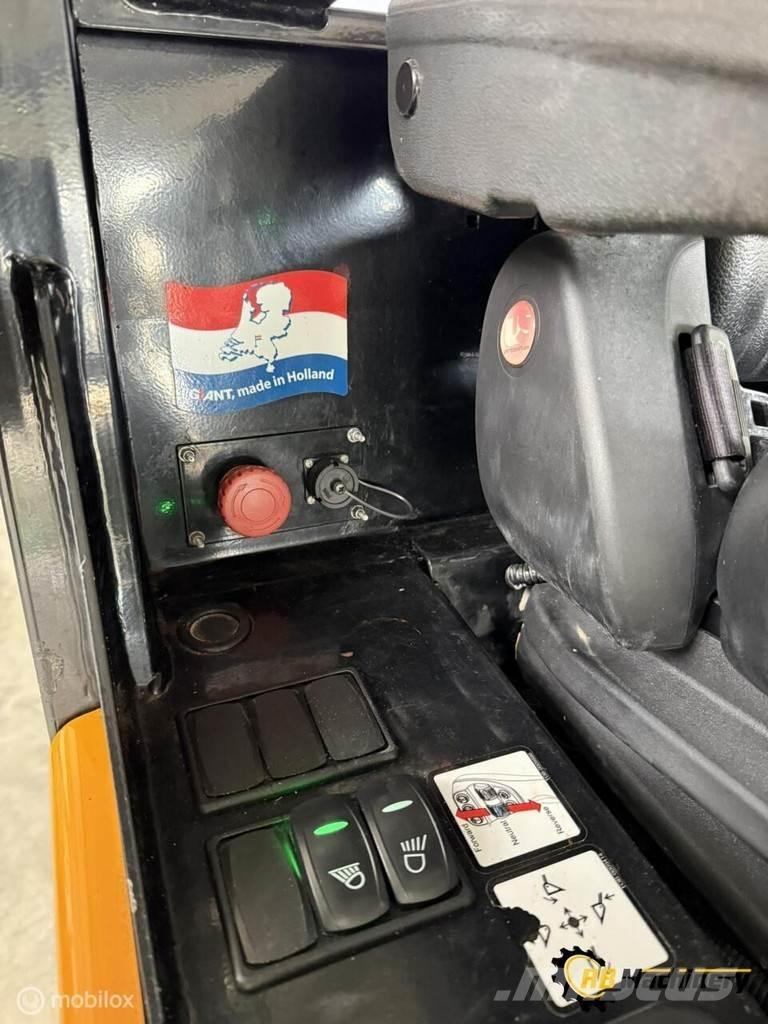 GiANT G2200E Колесни товарачи