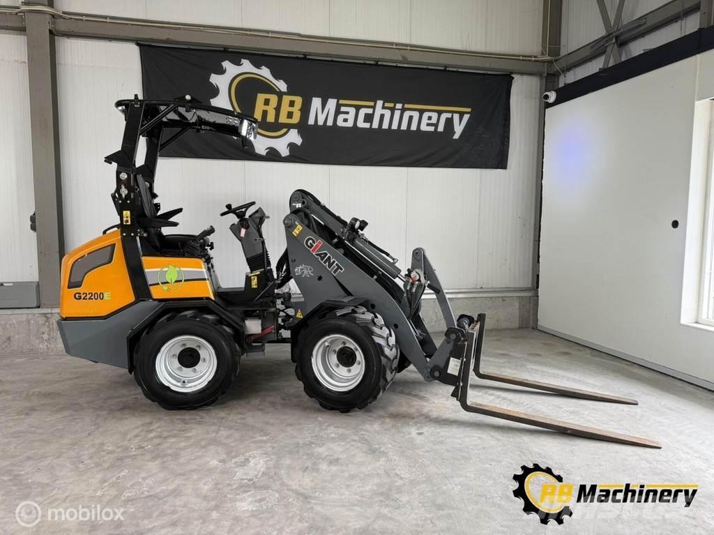 GiANT G2200E Колесни товарачи