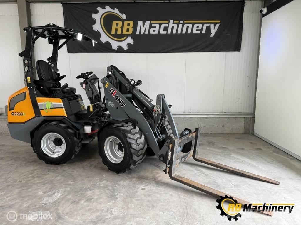 GiANT G2200E Колесни товарачи