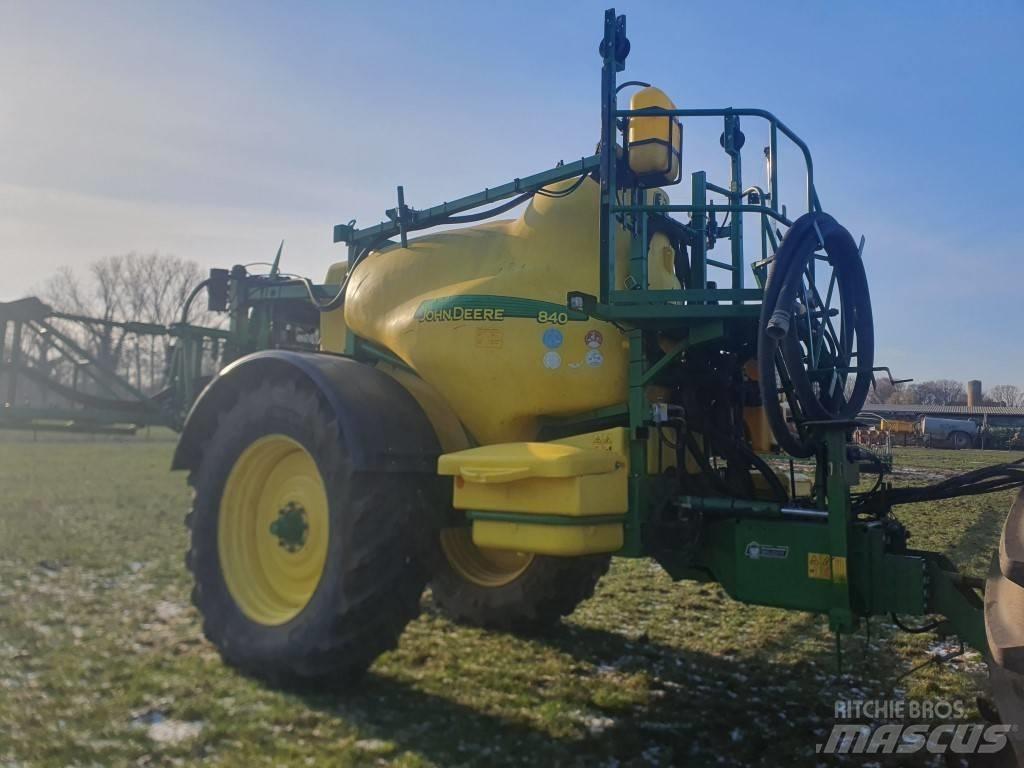 John Deere 840 Прикачни пръскачки
