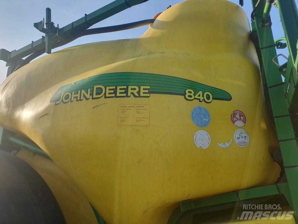 John Deere 840 Прикачни пръскачки
