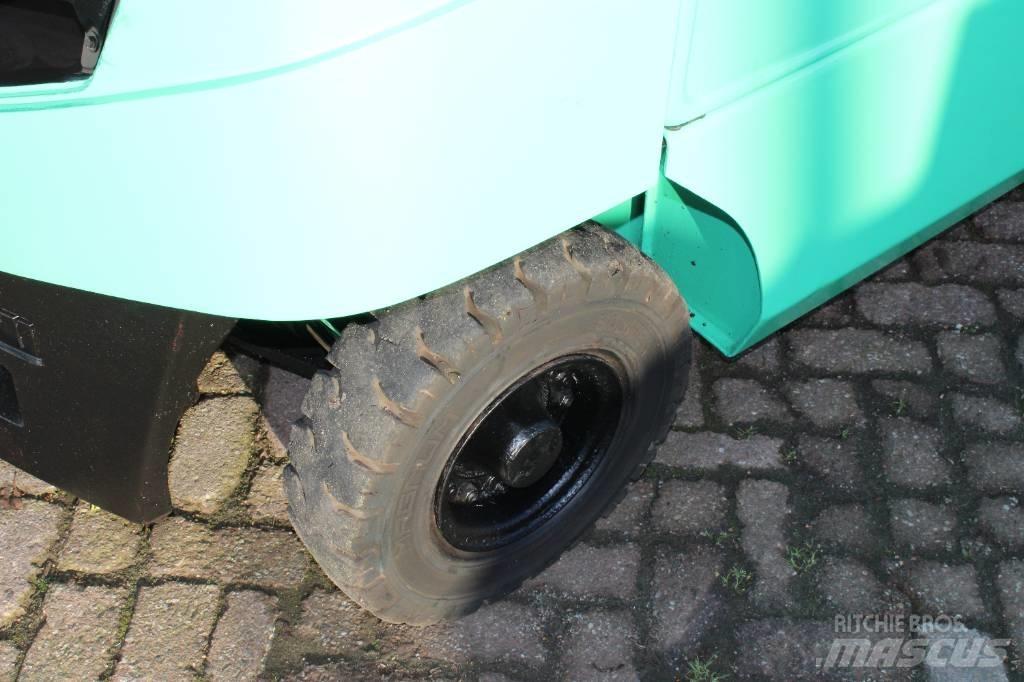 Mitsubishi FD25N Дизелови камиони