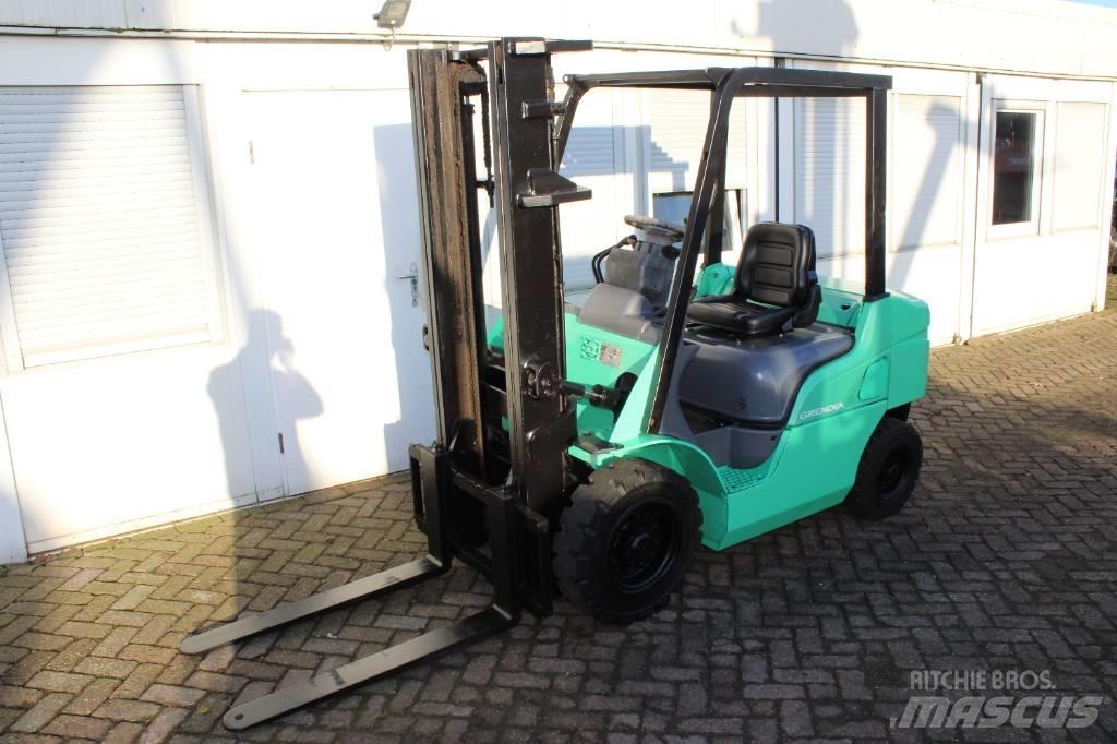 Mitsubishi FD25N Дизелови камиони