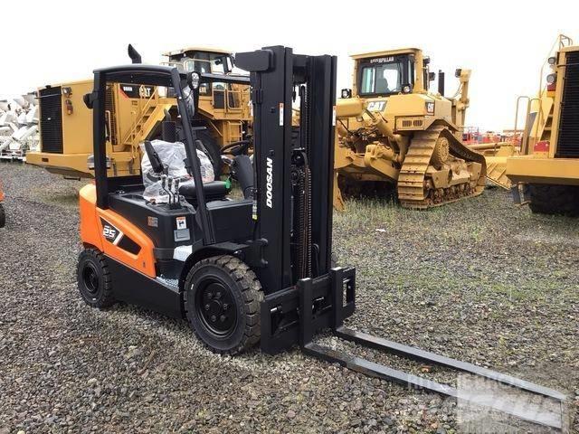 Doosan D25S-9 Дизелови камиони