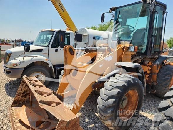 CASE 521F Колесни товарачи