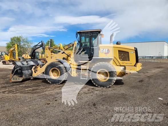 CAT 930M Колесни товарачи