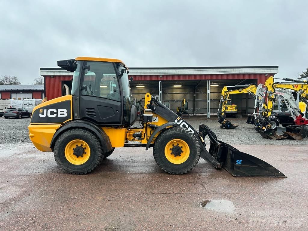 JCB 409 Колесни товарачи