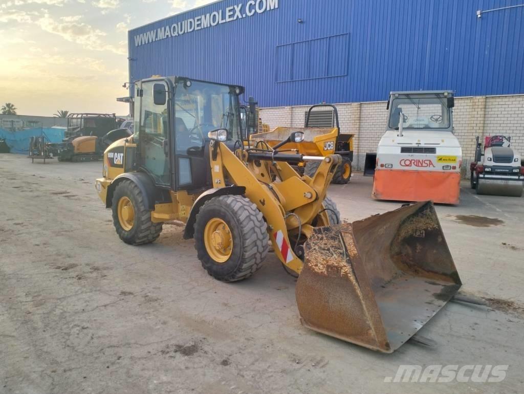 CAT 906M Колесни товарачи