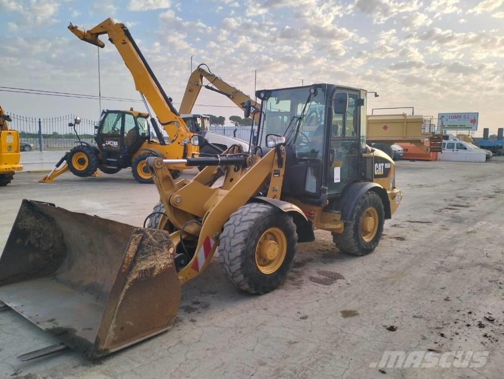 CAT 906M Колесни товарачи