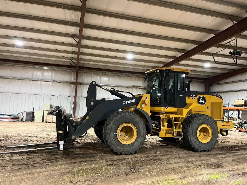 John Deere 644P Колесни товарачи