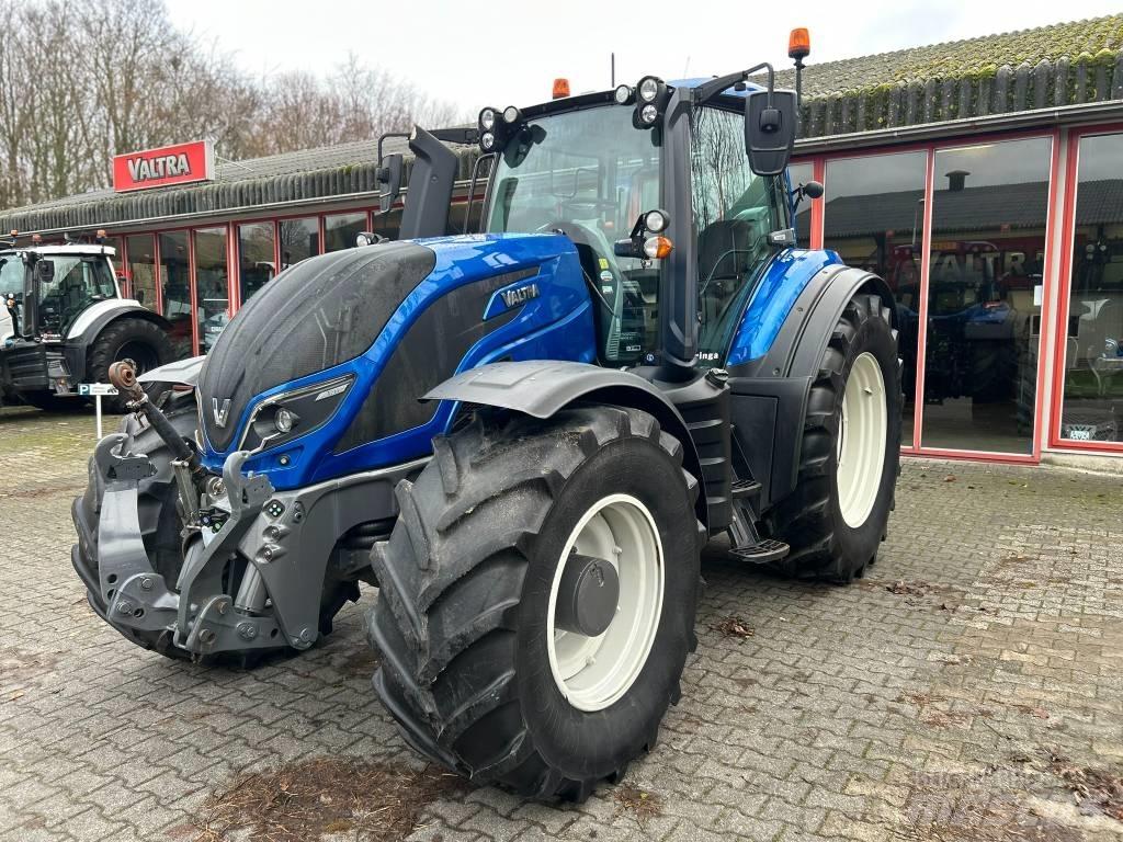 Valtra T 214 Versu Трактори