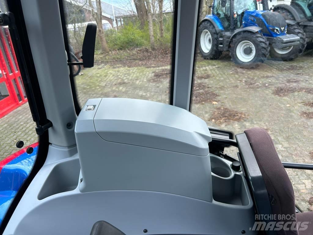 Valtra T 214 Versu Трактори