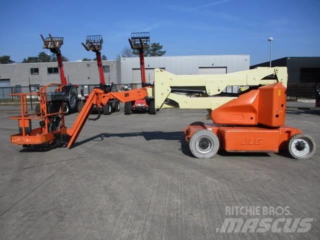 JLG E400AJP (817) Компактни самоходни стрелови подемници
