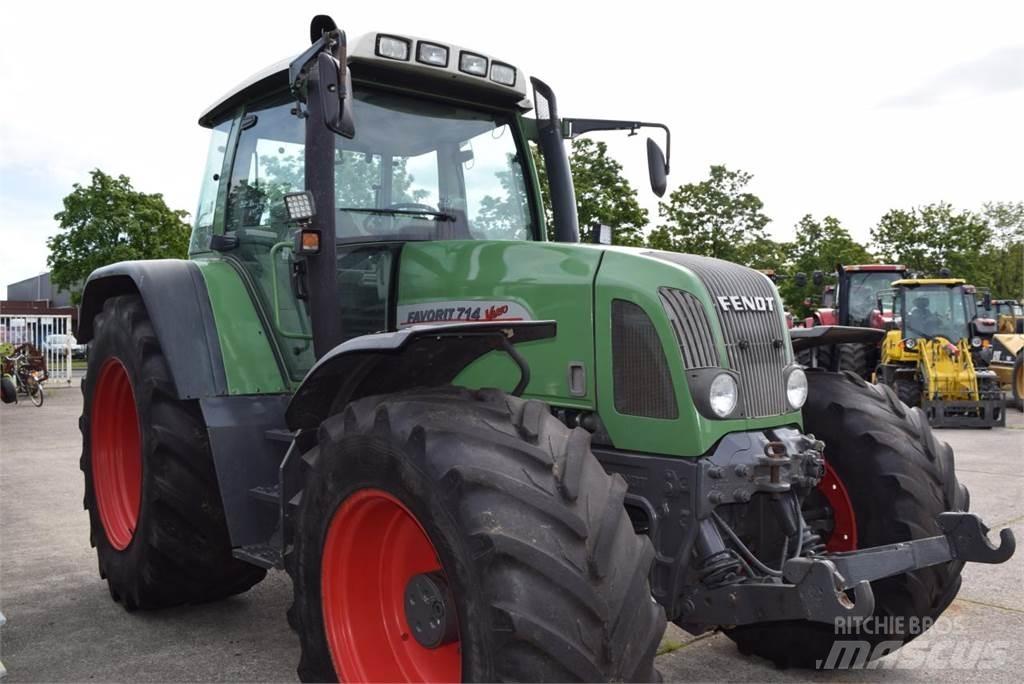 Fendt 714 Vario Трактори