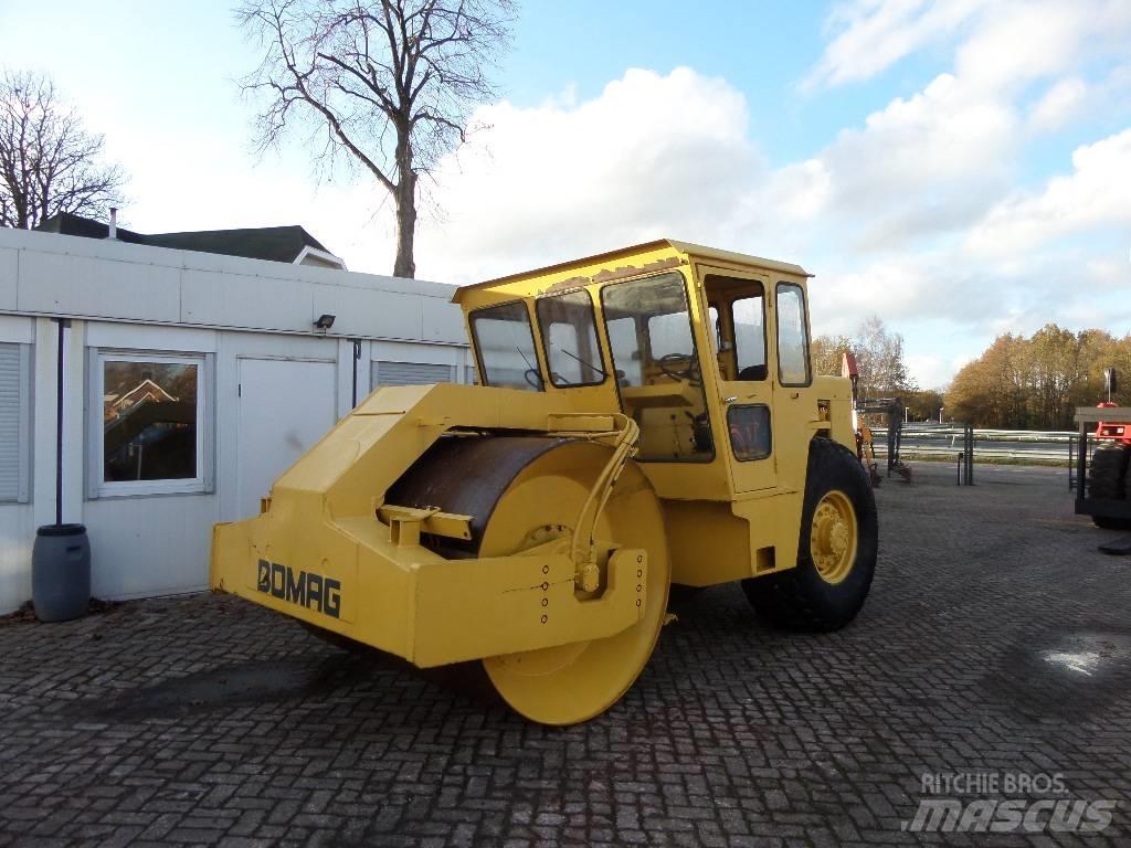 Bomag BW 211 AD Еднобарабанни ролки
