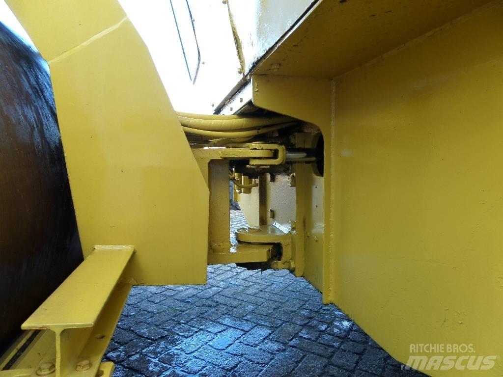 Bomag BW 211 AD Еднобарабанни ролки
