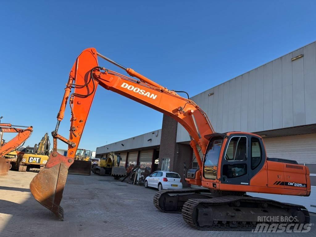 Doosan DX225LC Верижен екскаватор