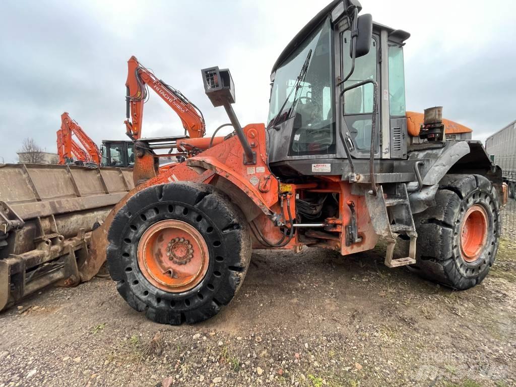 Hitachi ZW 180-5 Колесни товарачи