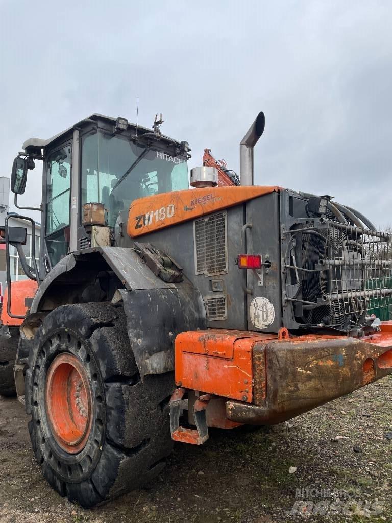 Hitachi ZW 180-5 Колесни товарачи