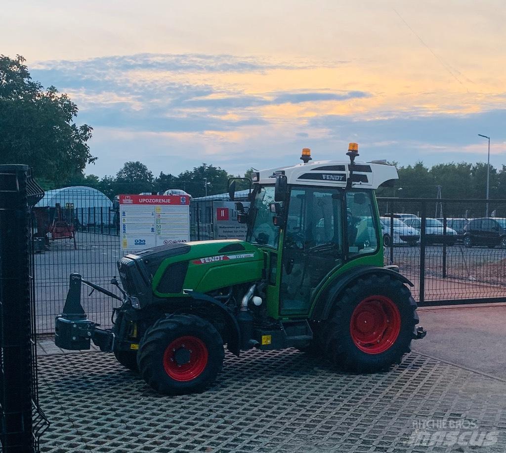 Fendt 211 Трактори