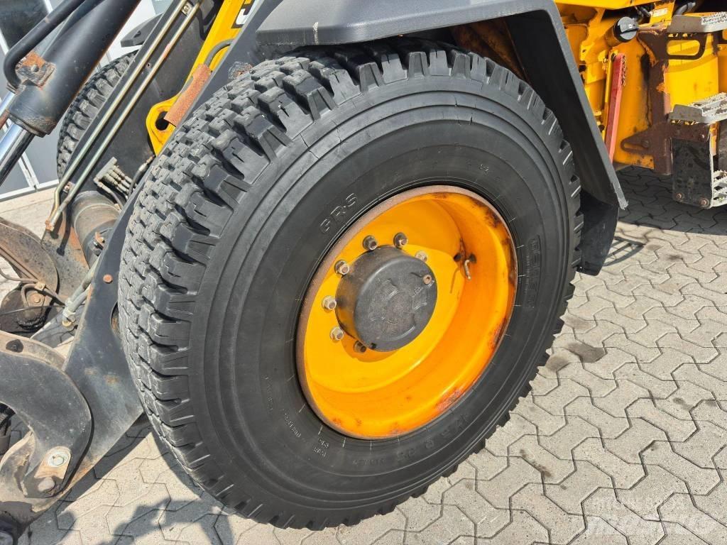 JCB 413 Колесни товарачи