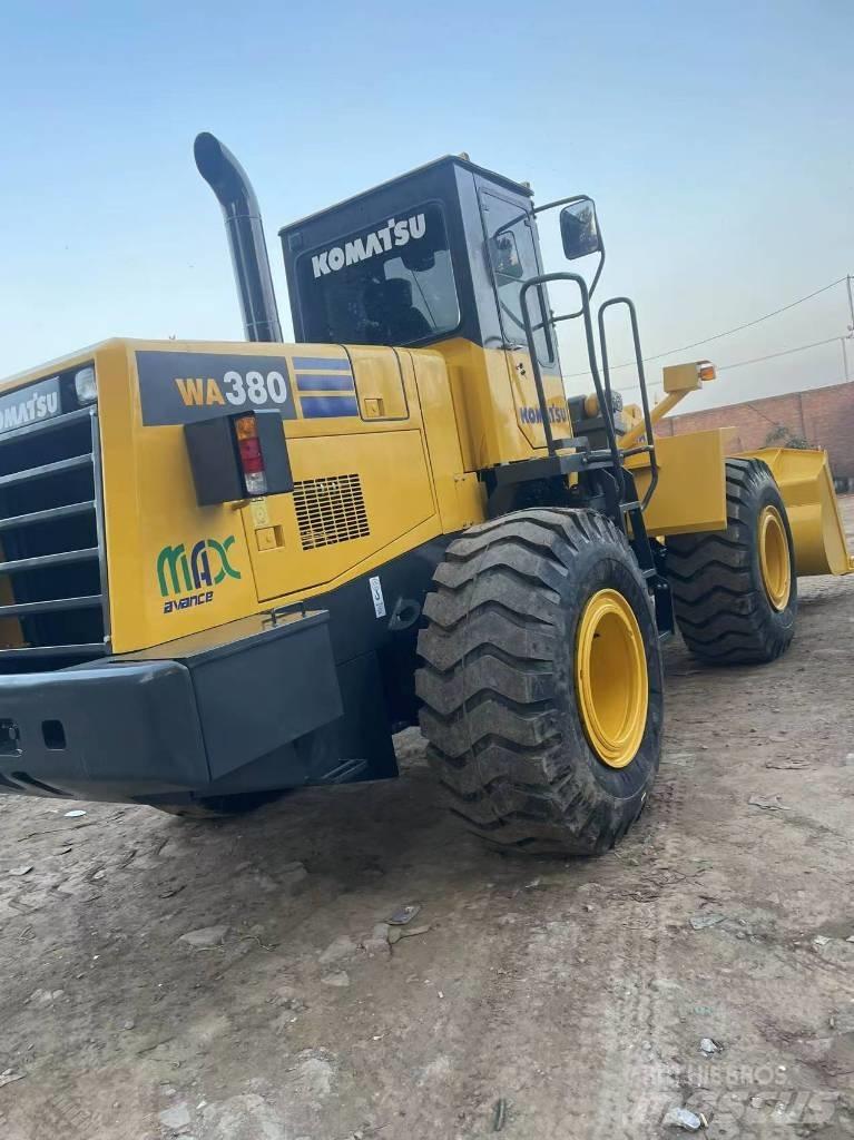 Komatsu WA 380 Колесни товарачи