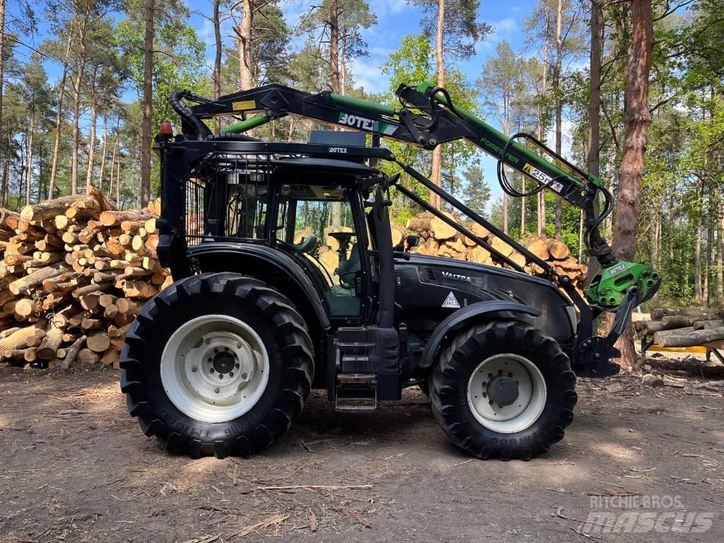 Valtra T183 Vesu Трактори