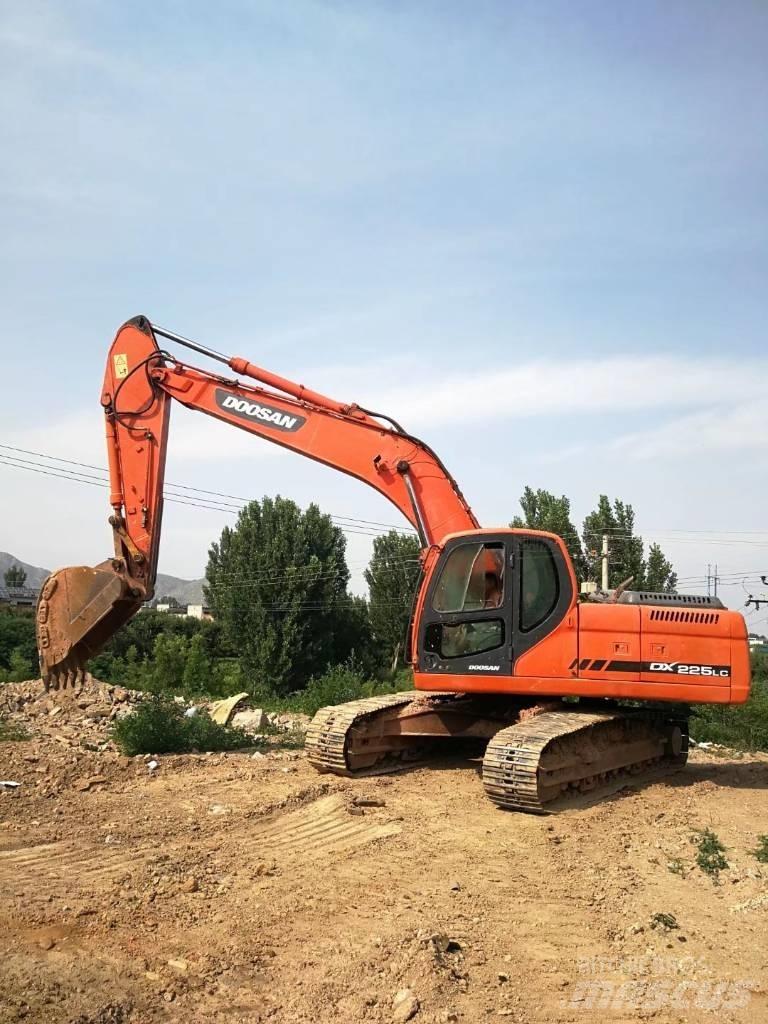 Doosan DX 225 Верижен екскаватор