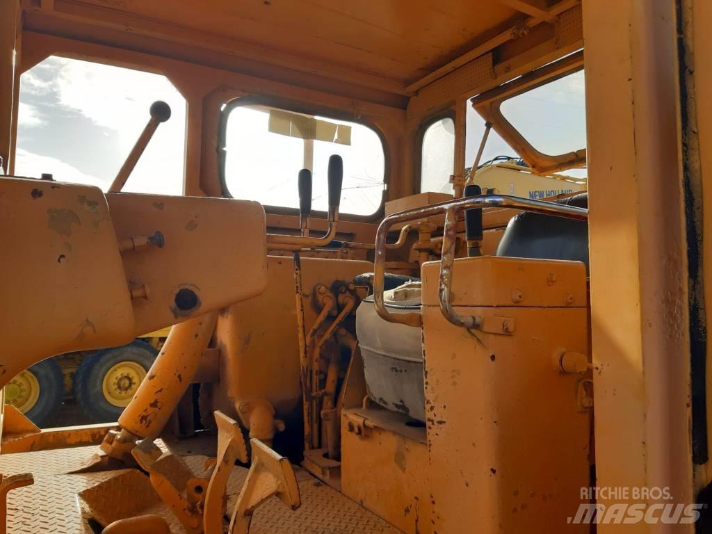 Komatsu D 85 E-12 Верижни булдозери
