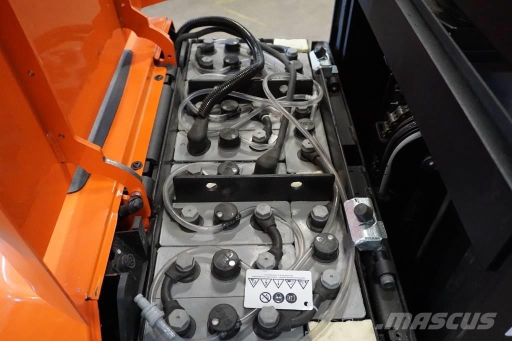 Toyota OSE100 Машини за комисиониране средноповдигачи