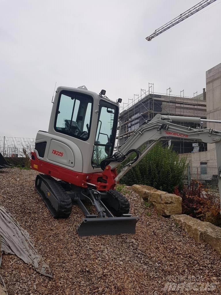 Takeuchi TB225 Мини екскаватори < 7 т