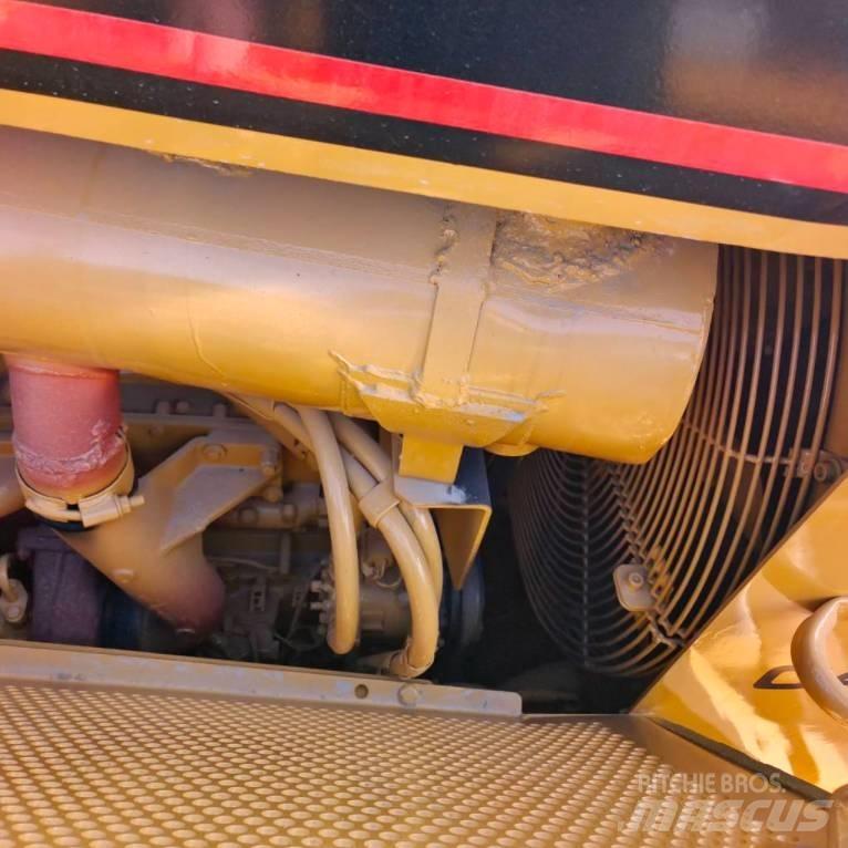 CAT D 6 R Верижни булдозери
