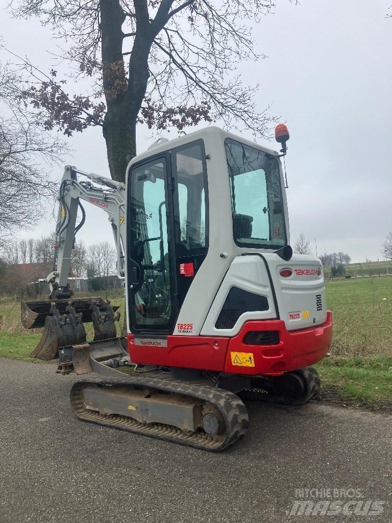 Takeuchi TB225 extra Мини екскаватори < 7 т