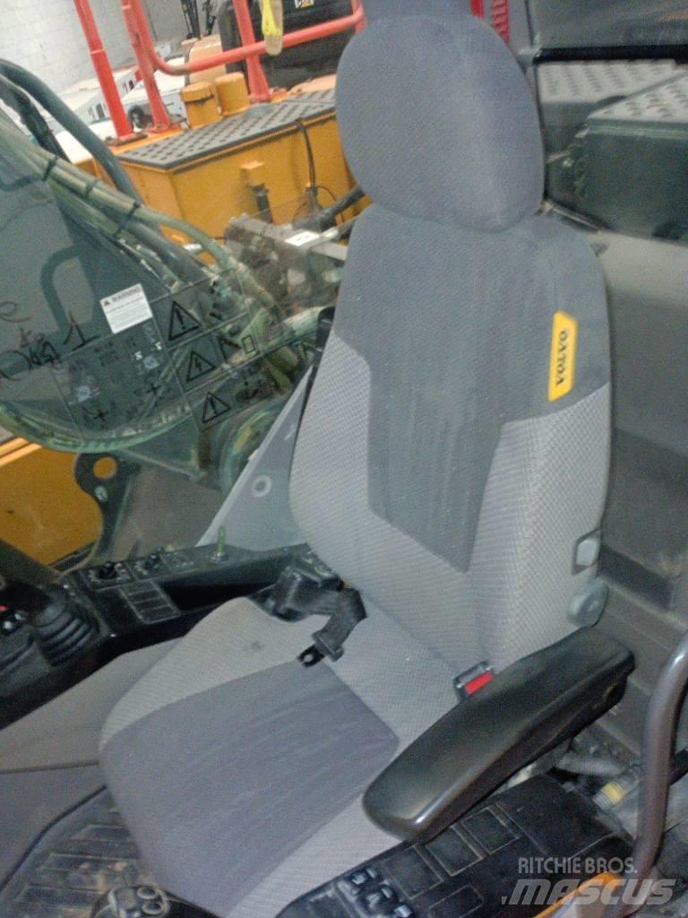 Volvo EC 220 E Верижен екскаватор