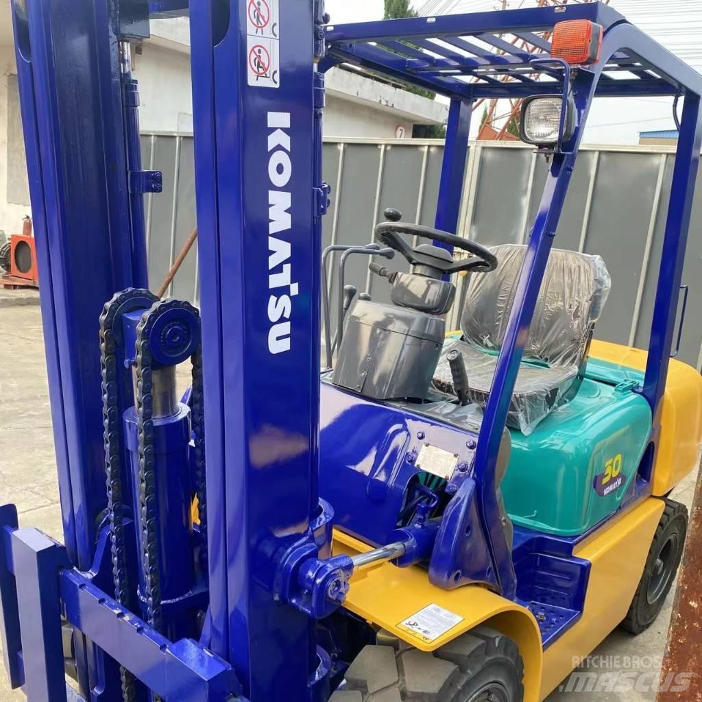 Komatsu FD 30 T-14 Дизелови камиони