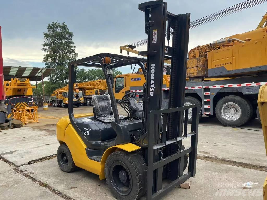 Komatsu FD 30 T-14 Дизелови камиони
