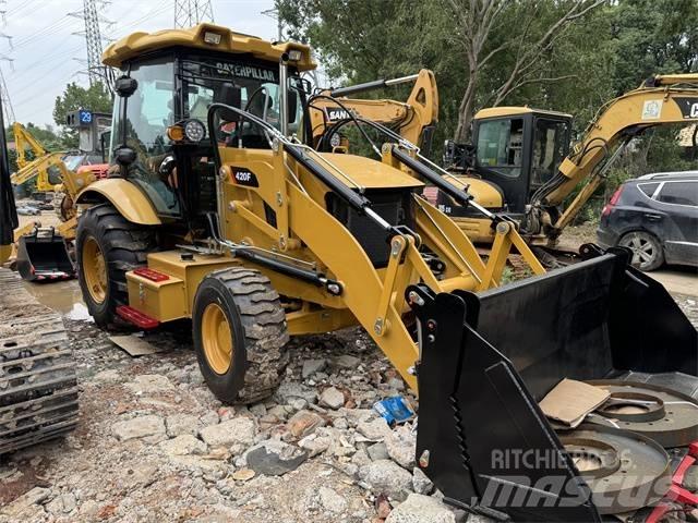 CAT 420 F Товарач със заден ексватор