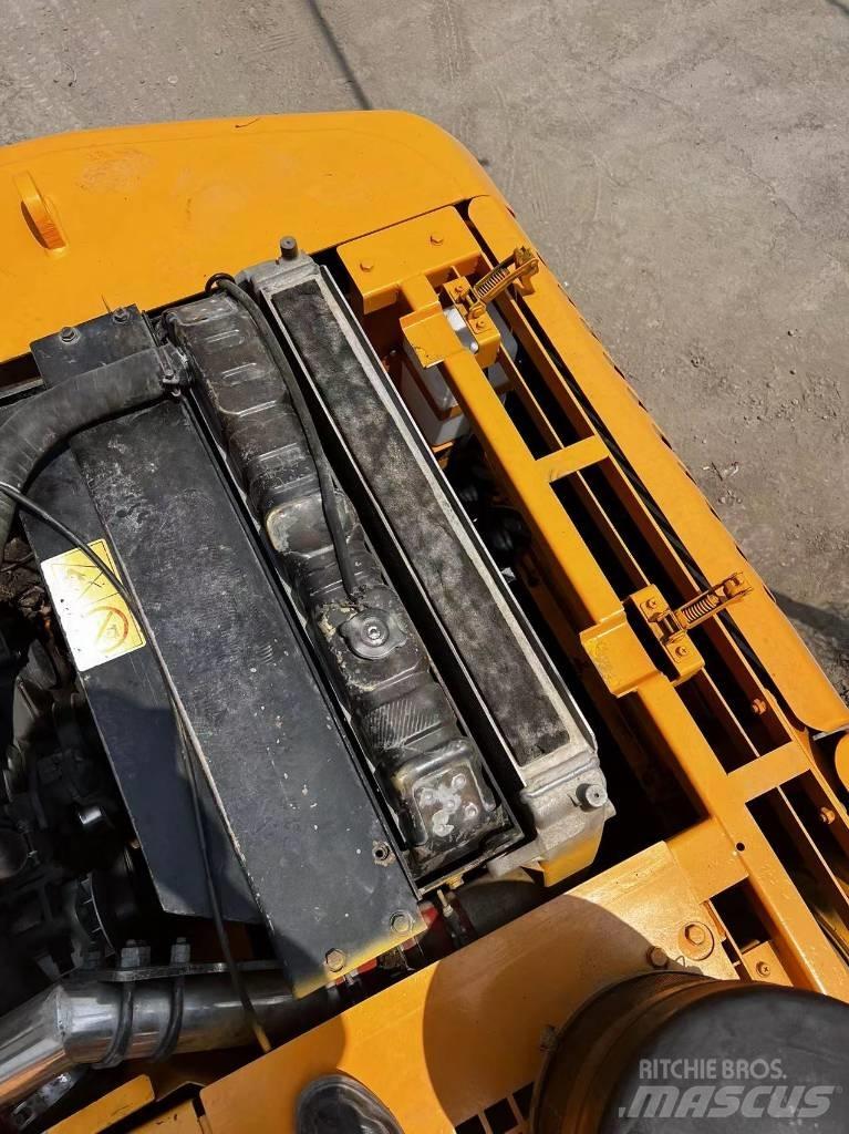 Hyundai 210W-7 Колесни екскаватори