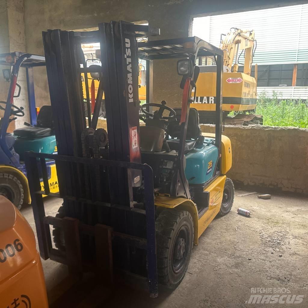 Komatsu F25T-14 Дизелови камиони