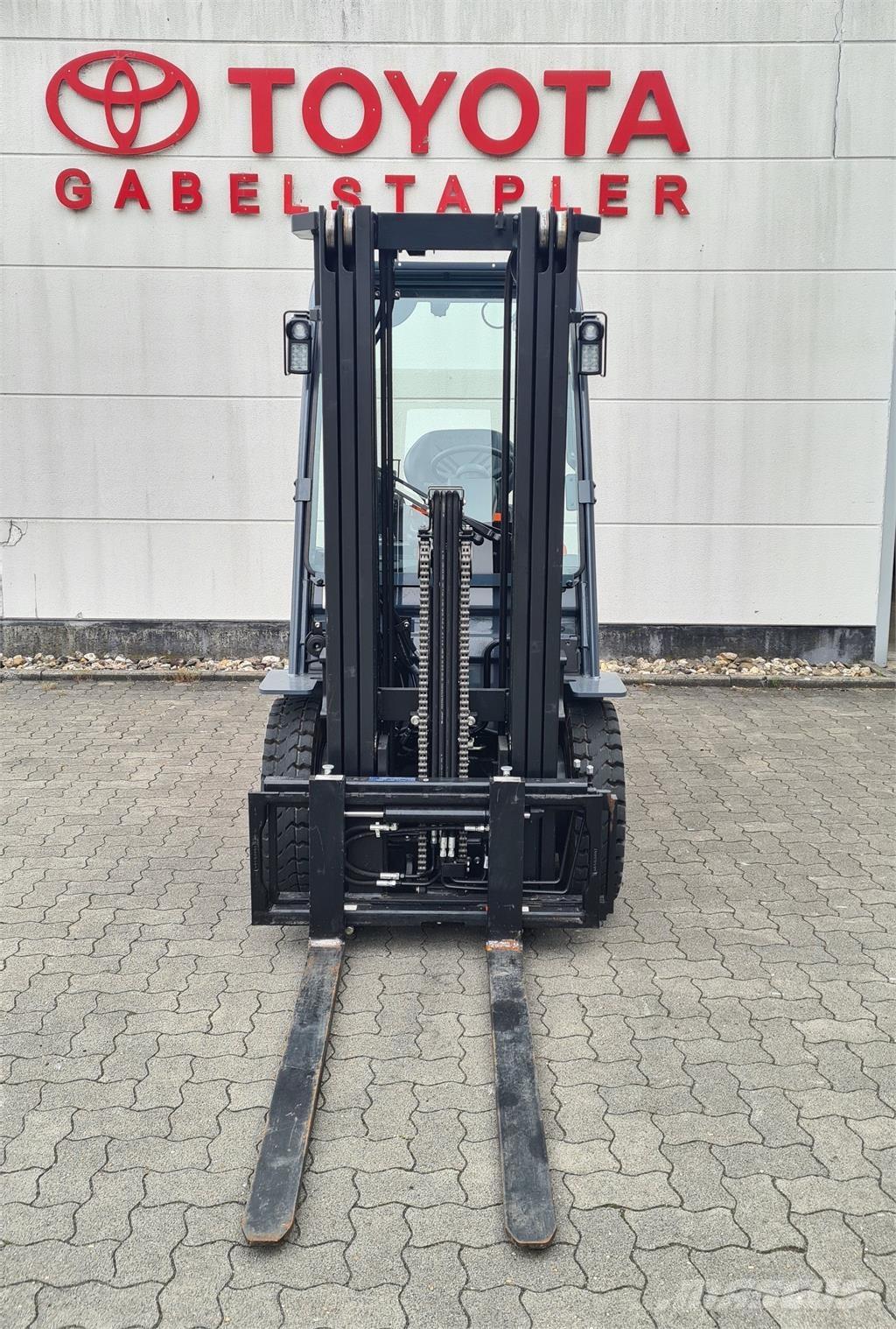 Toyota 52-8FDF25 Дизелови камиони